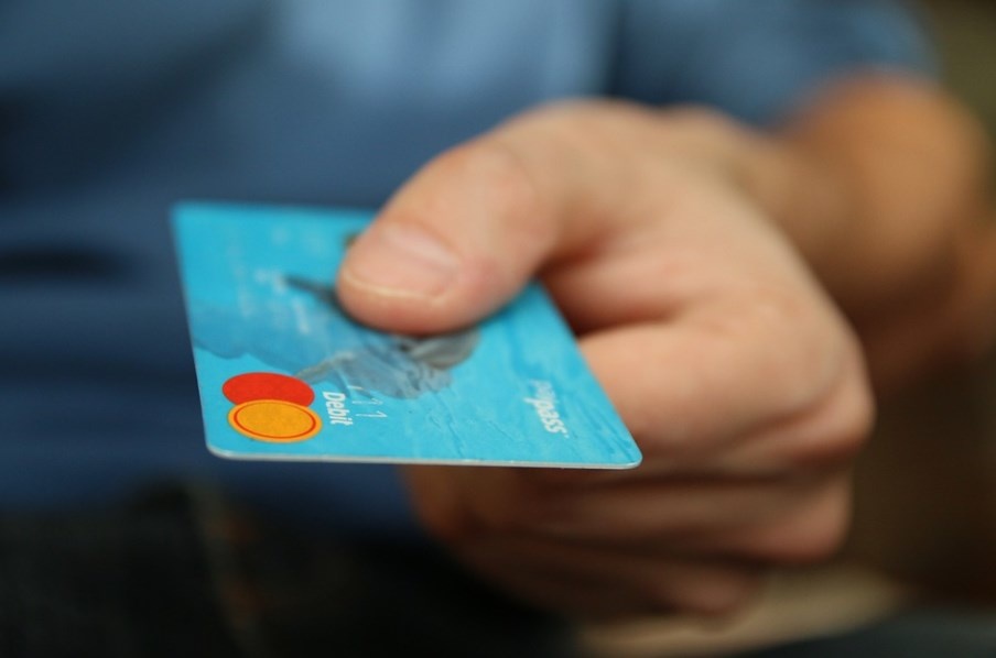 Кешбэк, бонусы и снятие наличных: лучшие кредитные карты ноября